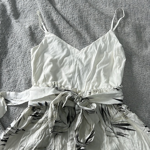 NNW- women’s Fashion Nova romper- size Med - Picture 5 of 8